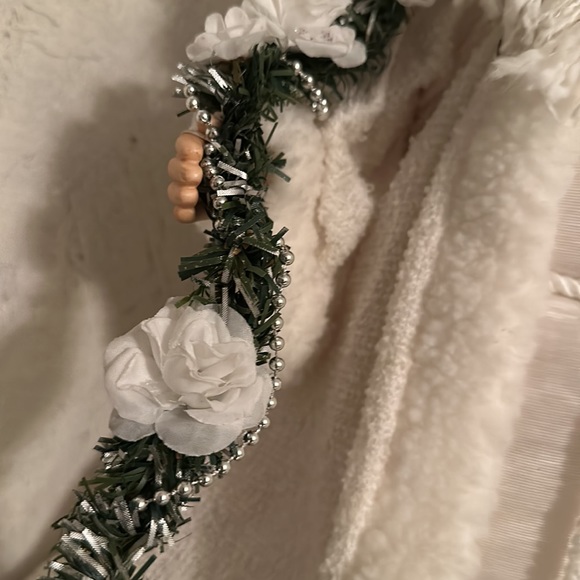 White Wonderland Tree Topper or centerpiece - Picture 3 of 5